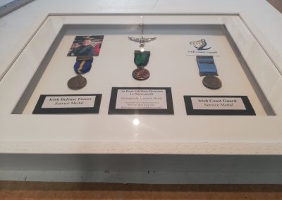 Picture framing medals